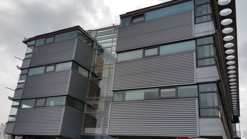 Fensterverkleidung aus Aluminium – langlebig, pflegeleicht und optisch ansprechend.