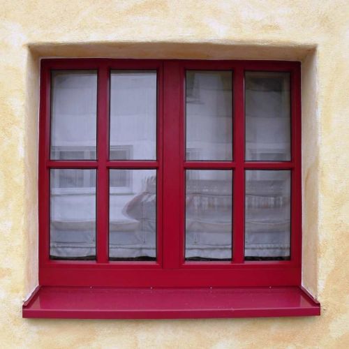 Kunststofffenster streichen rot mit Sprossen