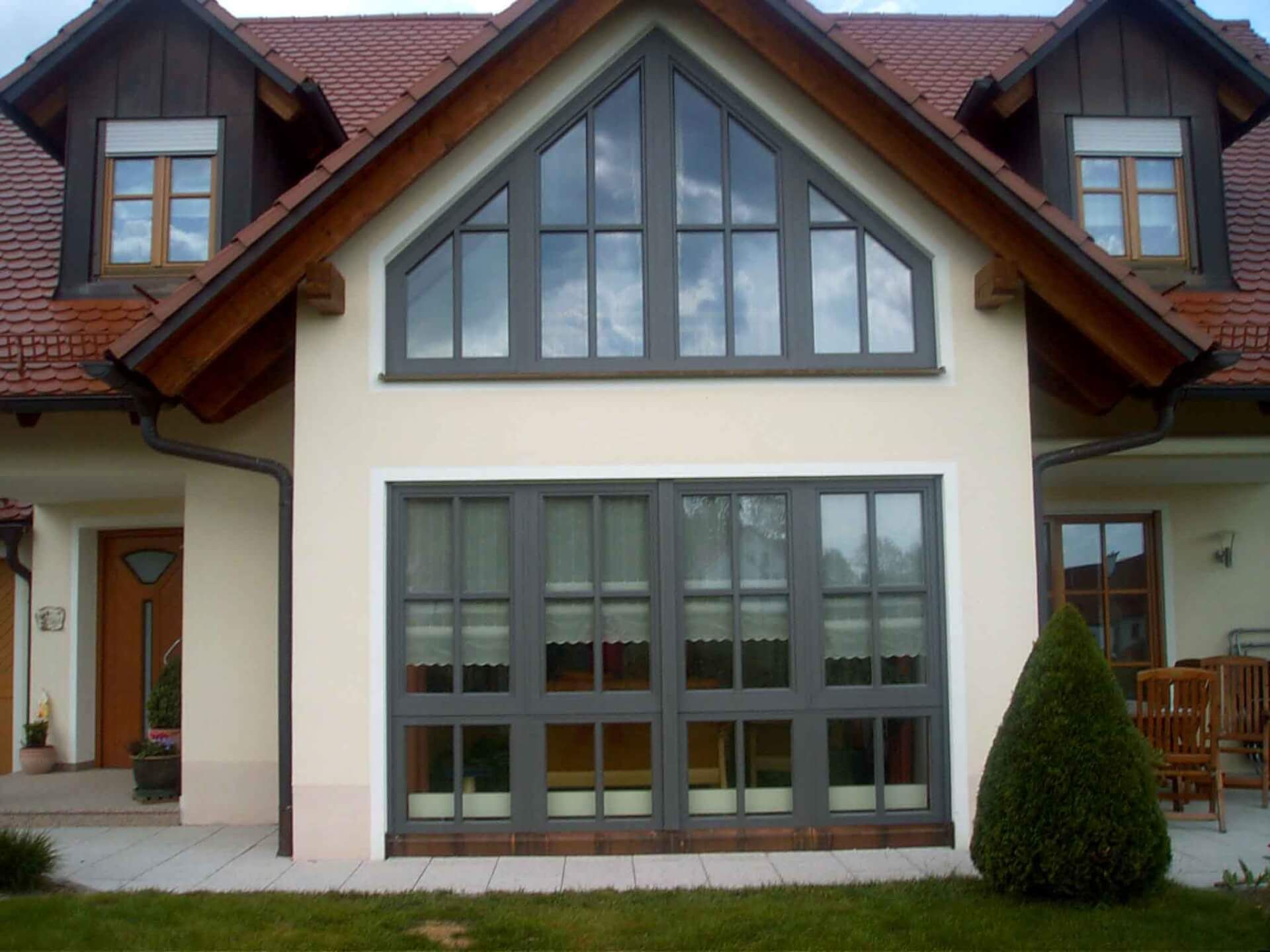 Fensterfront vor Sonne Regen schützen