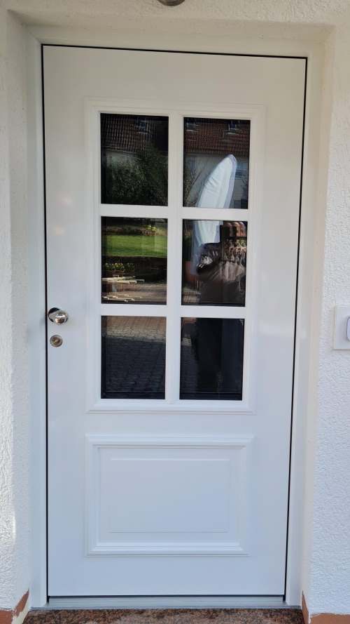 Haust&uuml;re im Landhausstil weiss