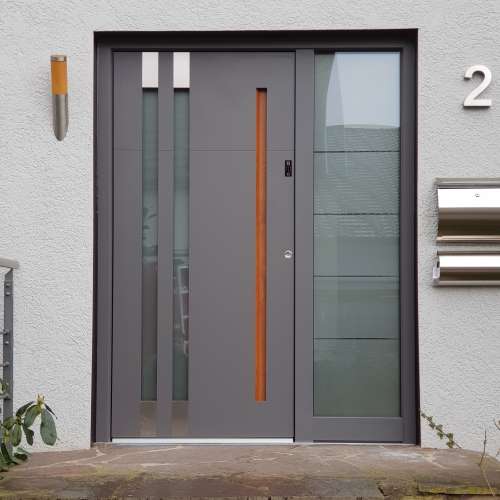 Haust&uuml;re mit Griffmulde