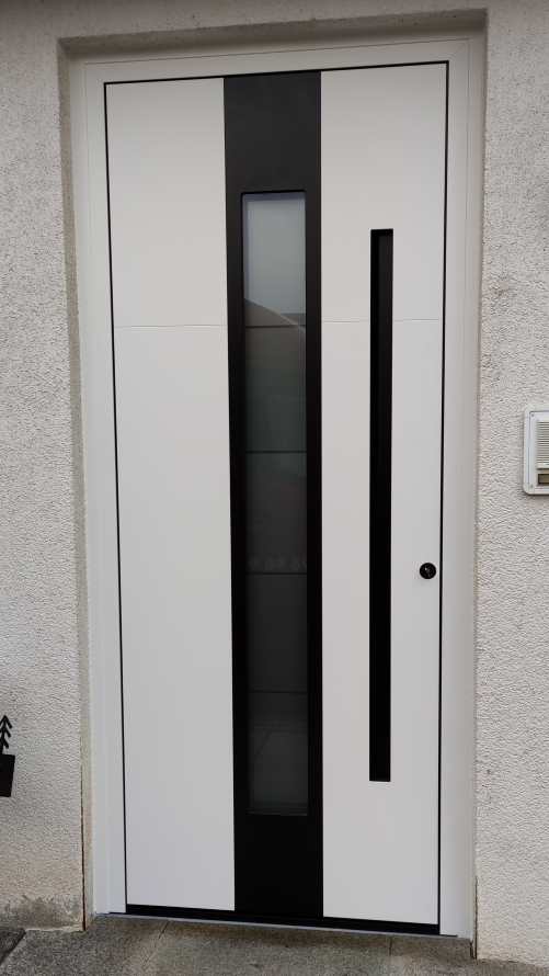 Moderne Haustüre schwarz weiss