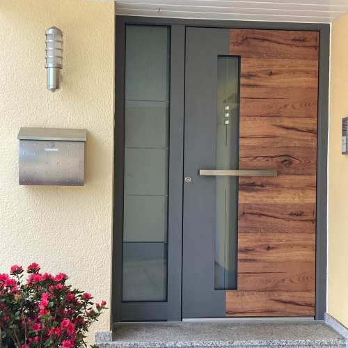 Inotherm Aluminium Haust&uuml;re in Holzoptik