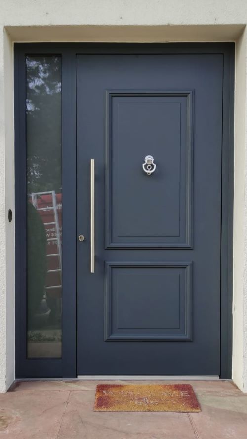 Klassische Haustüre geschlossen