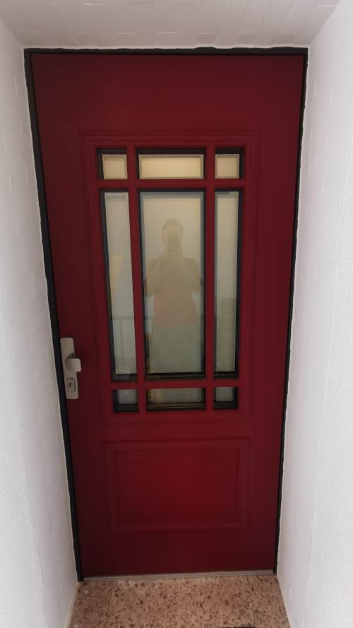 Klassische Haust&uuml;re in rot