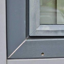 Kunststofffenster streichen und verblenden