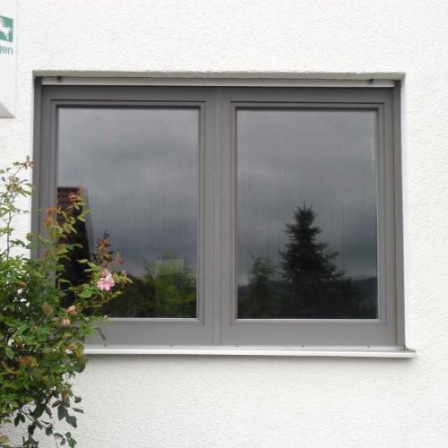 Kunststofffenster streichen grau