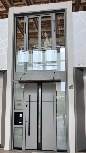 Haustüre mit Briefkasten