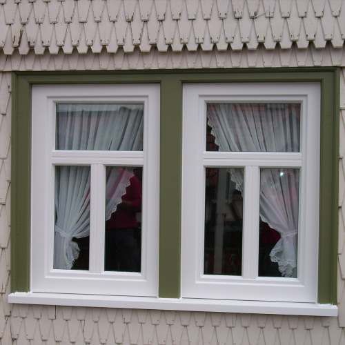 Fenster in weiß verkleidet